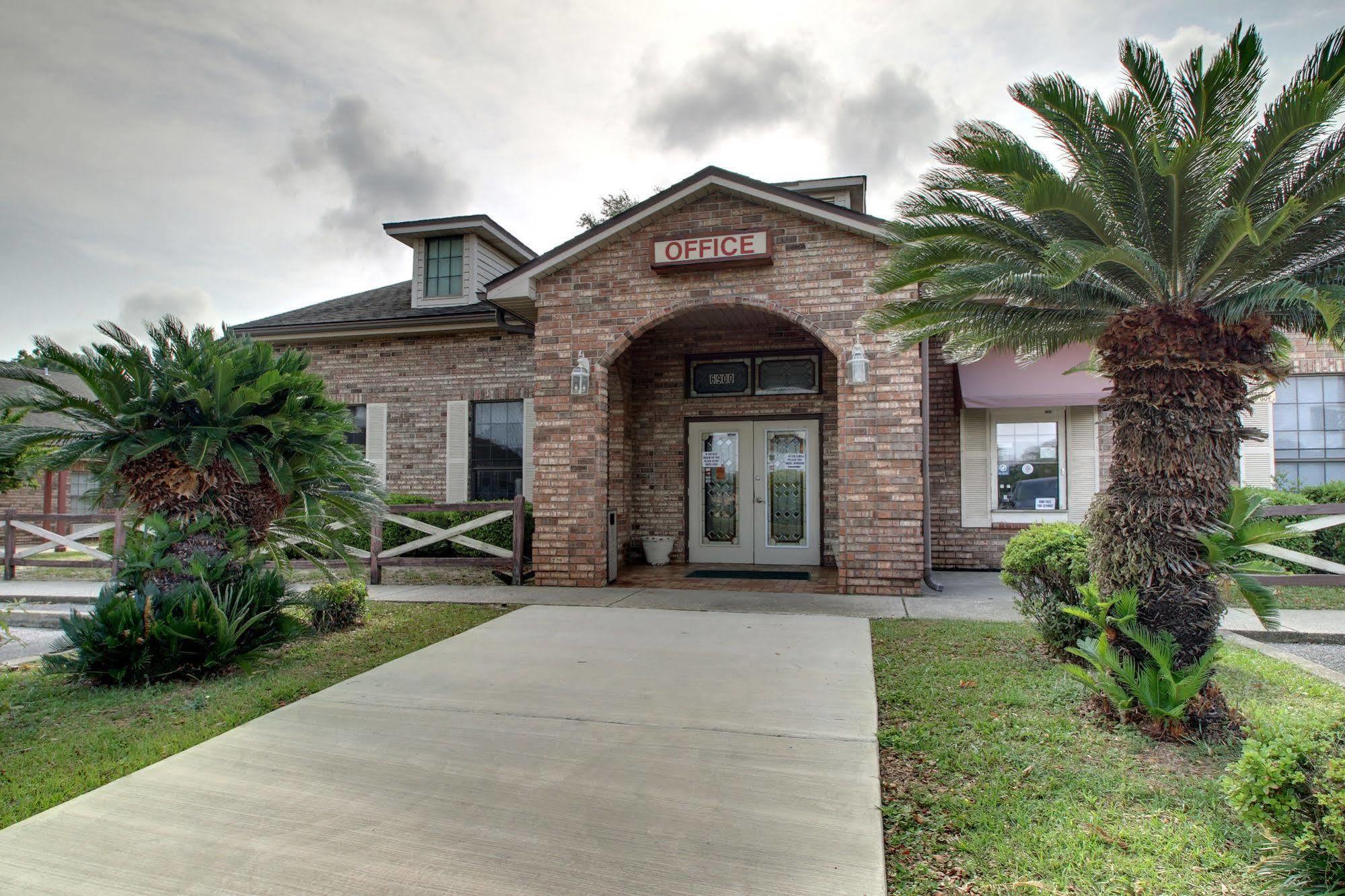 Hotel Del Sol - Pensacola Ferry Pass Exterior photo