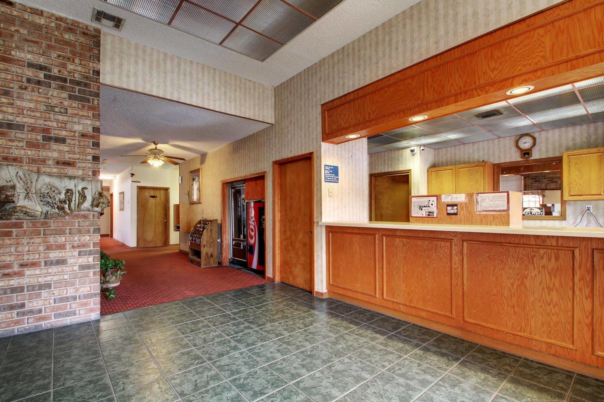 Hotel Del Sol - Pensacola Ferry Pass Exterior photo