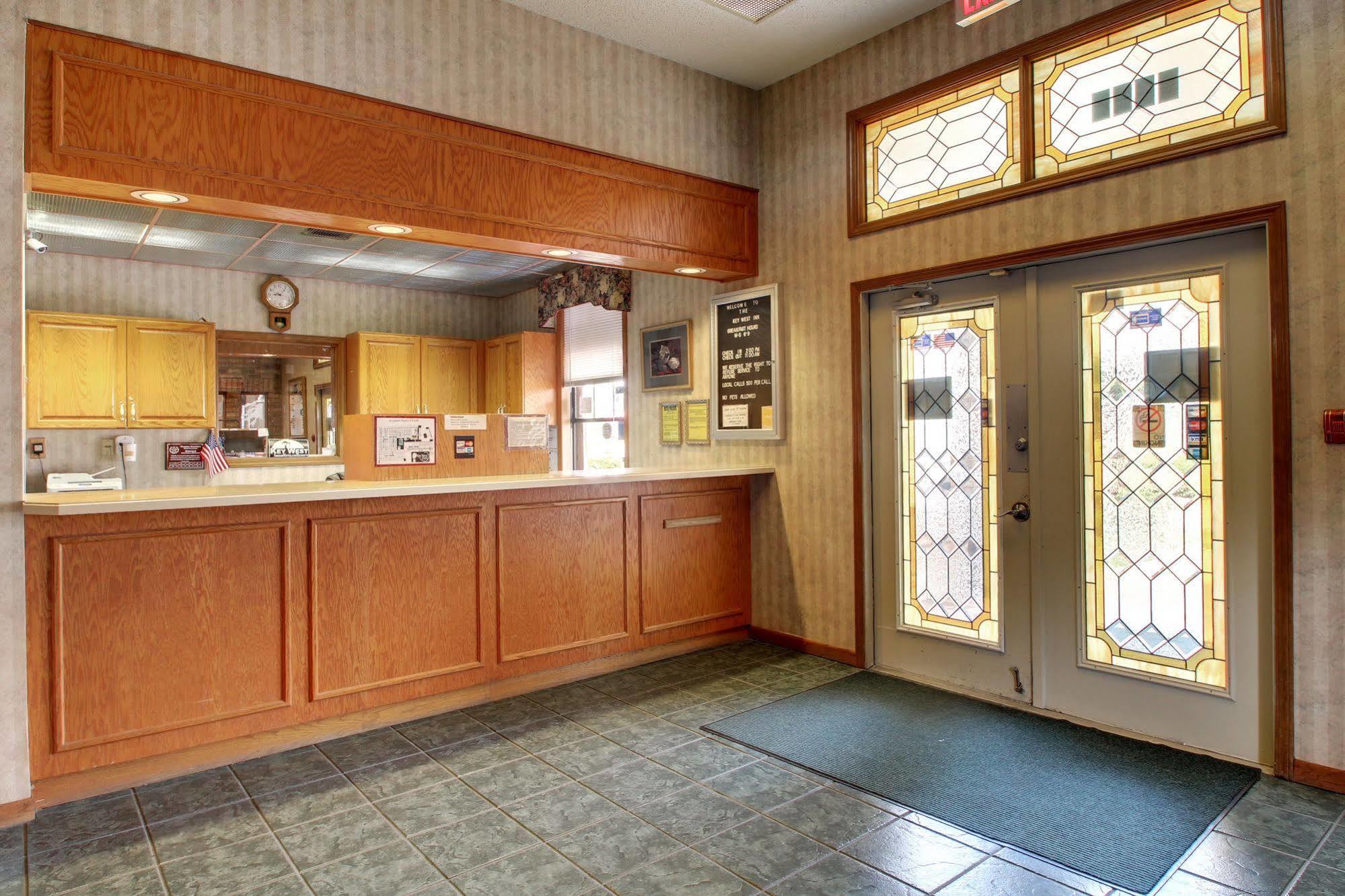 Hotel Del Sol - Pensacola Ferry Pass Exterior photo